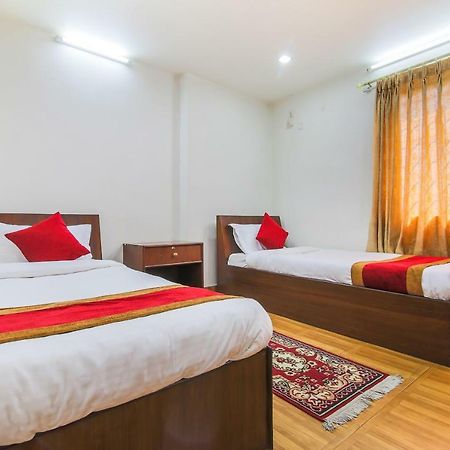 Oyo 358 Hotel Rose Star Kathmandu Buitenkant foto
