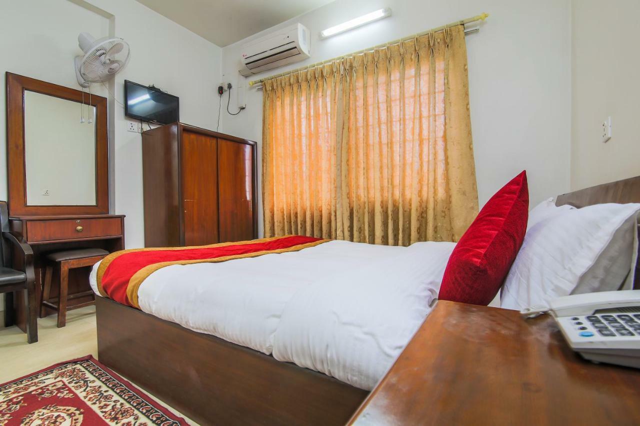 Oyo 358 Hotel Rose Star Kathmandu Buitenkant foto