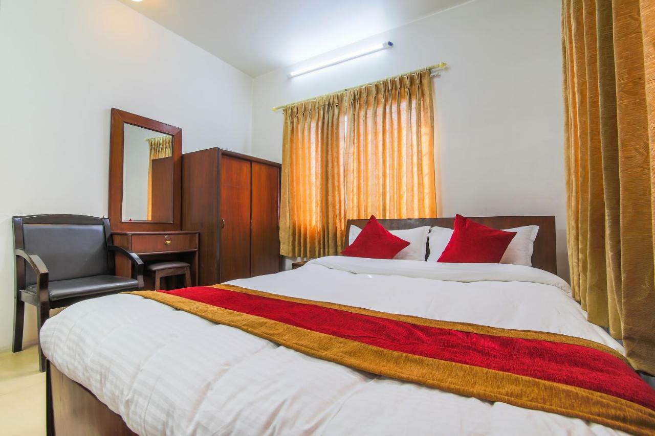 Oyo 358 Hotel Rose Star Kathmandu Buitenkant foto