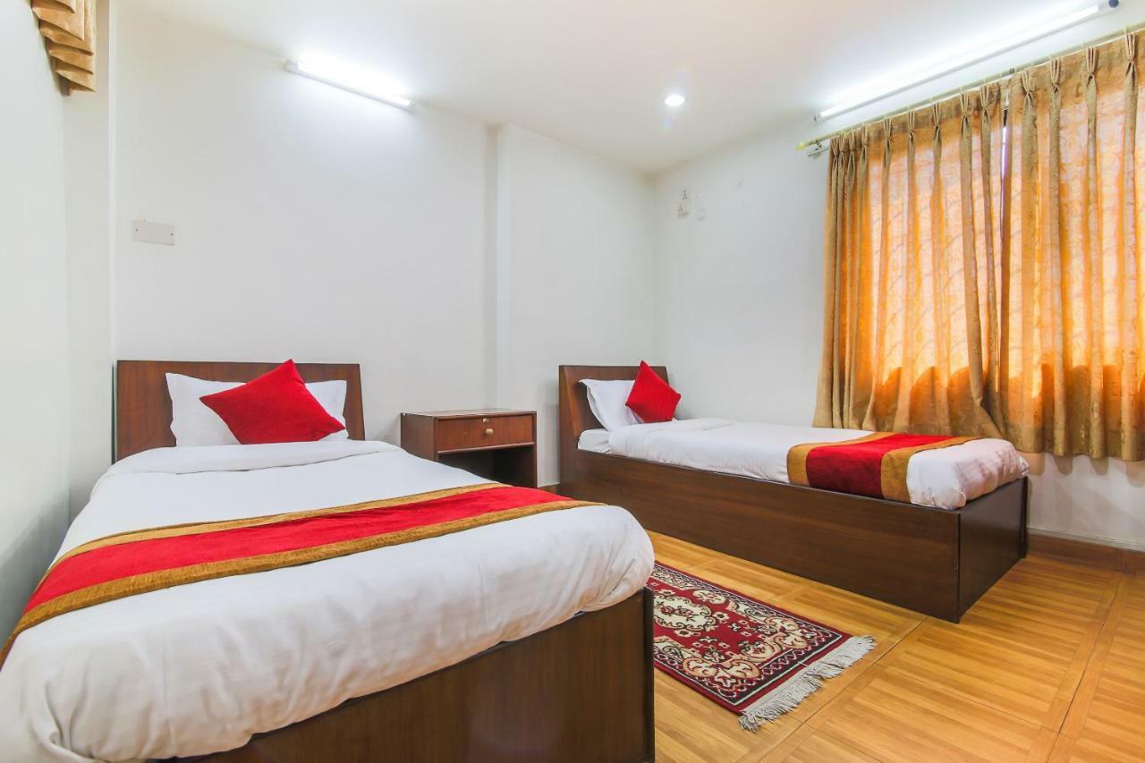Oyo 358 Hotel Rose Star Kathmandu Buitenkant foto